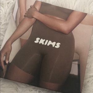 Skims sculpting short above the knee